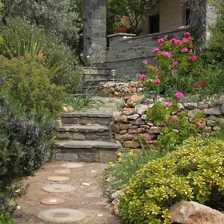 To The Garden Angairiá